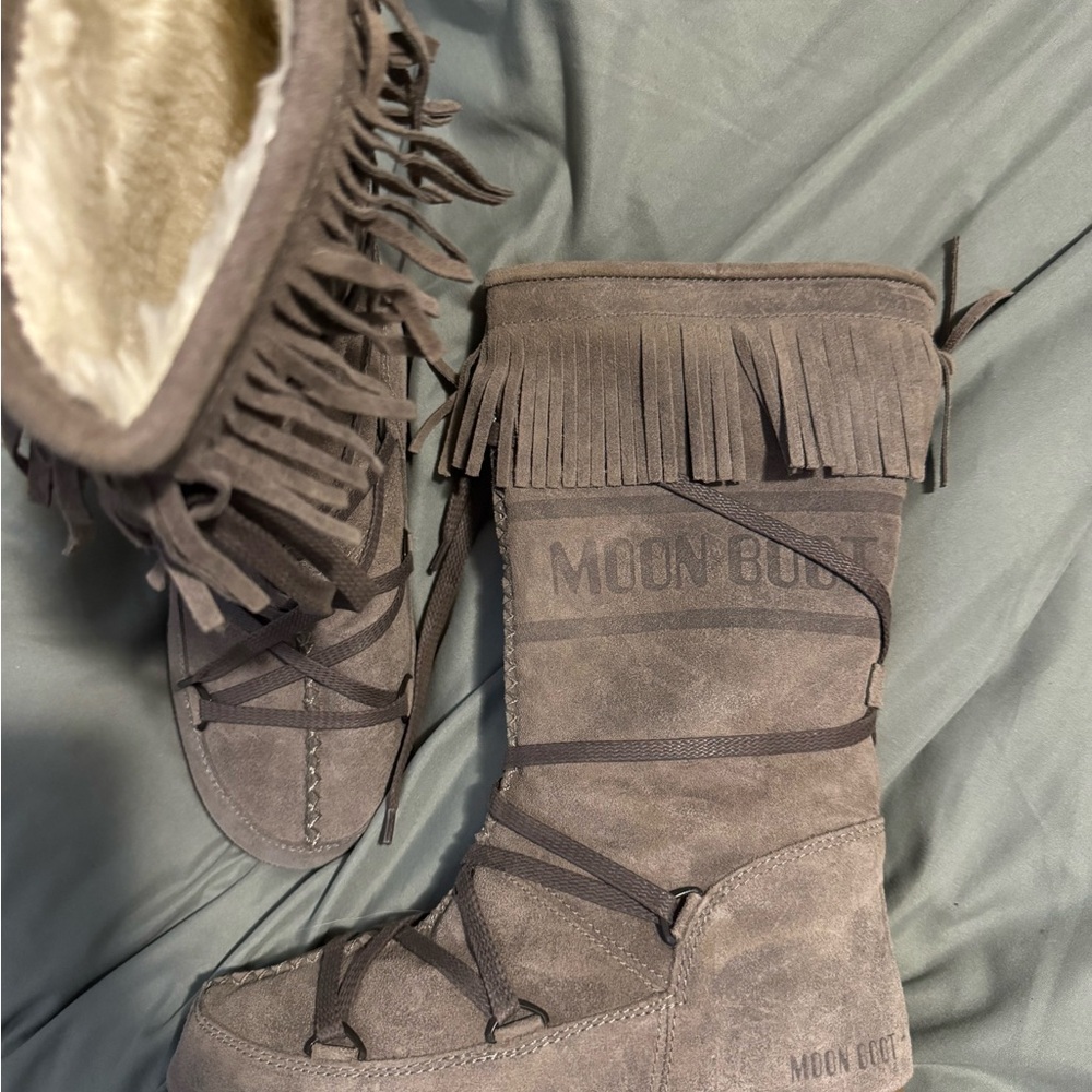 Moon Boot Women's Suede Fringe Boots - Gray